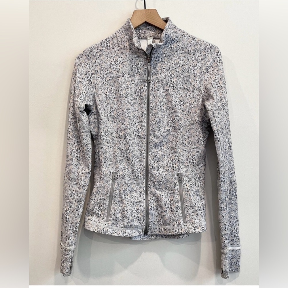 Lululemon Women’s 6 Define Floral Print Full Zip Jacket and Slim fit Stretch